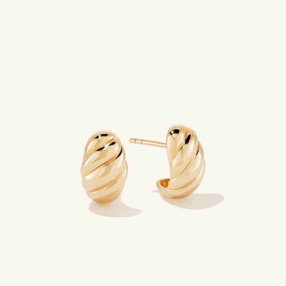 Mejuri 🥐 Bold Croissant Dôme Huggies ✨